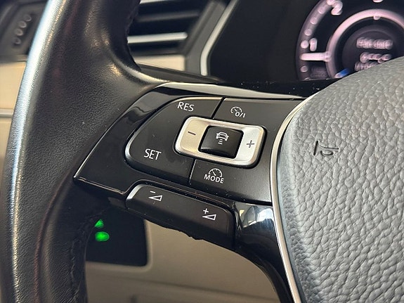 Volkswagen Passat Alltrack 15 of 25