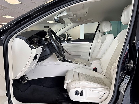 Volkswagen Passat Alltrack 8 of 25