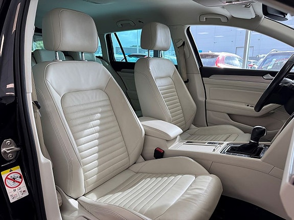 Volkswagen Passat Alltrack 12 of 25