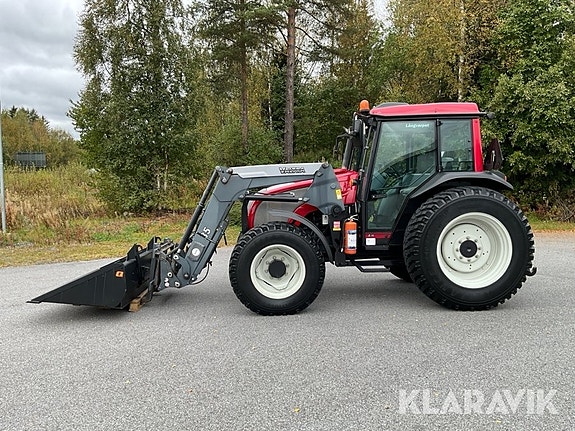 Traktor Valtra A75 med skopa och gafflar 6 of 6