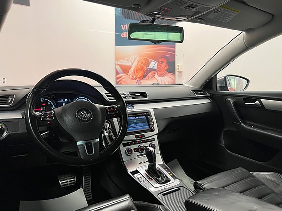 Volkswagen Passat Alltrack 14 of 26