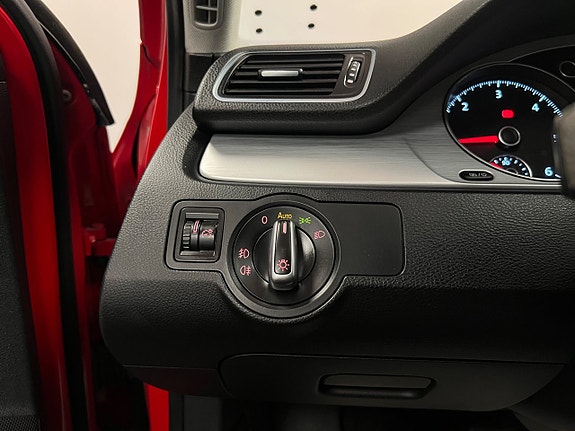 Volkswagen Passat Alltrack 24 of 26