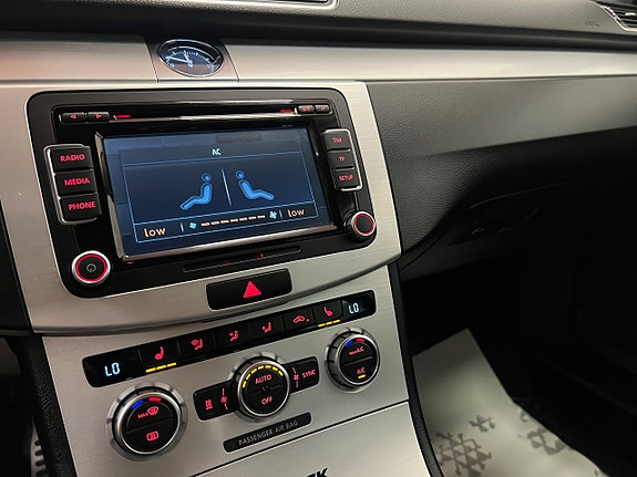 Volkswagen Passat Alltrack 19 of 26