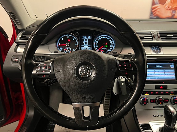 Volkswagen Passat Alltrack 16 of 26