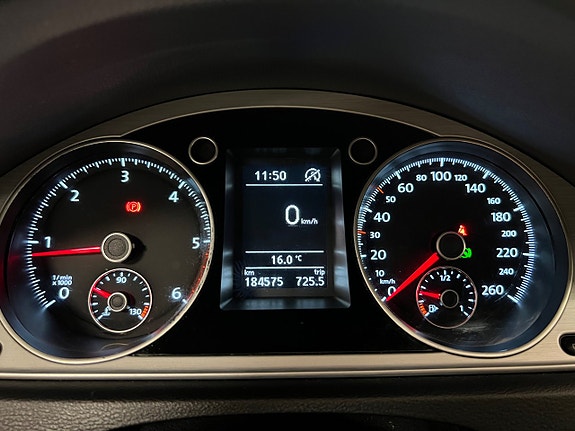 Volkswagen Passat Alltrack 17 of 26