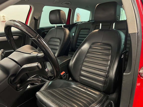 Volkswagen Passat Alltrack 9 of 26