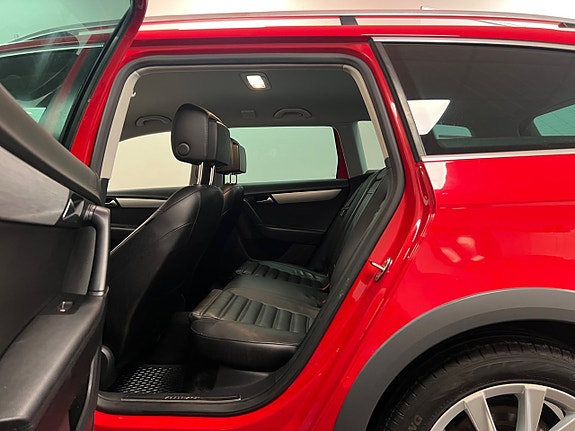Volkswagen Passat Alltrack 11 of 26