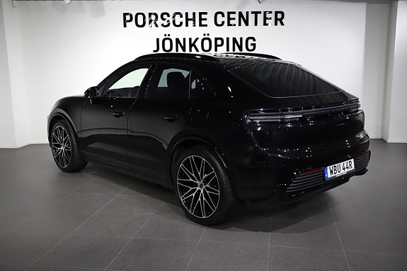 Porsche Macan Turbo 3 of 24