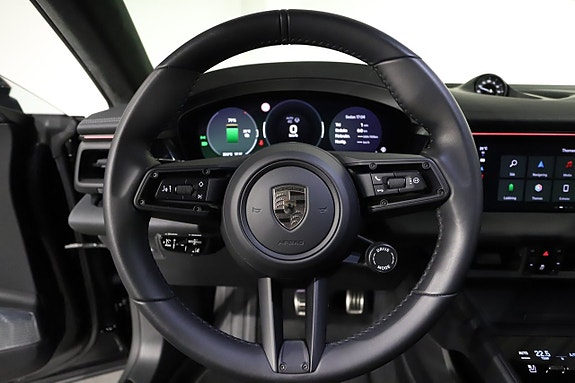 Porsche Macan Turbo 13 of 24