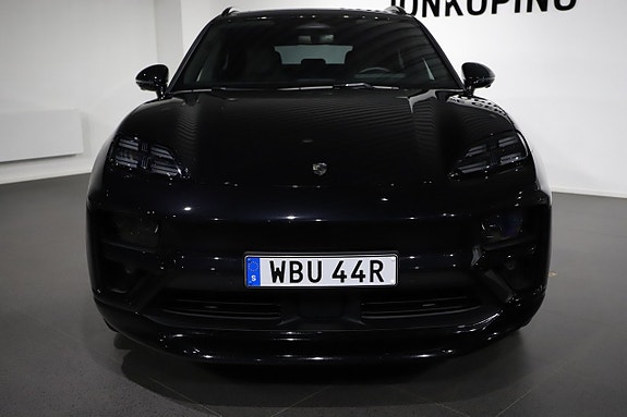 Porsche Macan Turbo 8 of 24