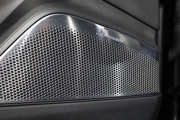 Porsche Macan Turbo 11 of 24