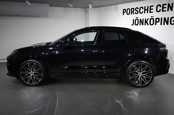 Porsche Macan Turbo 2 of 24