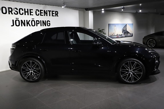 Porsche Macan Turbo 6 of 24