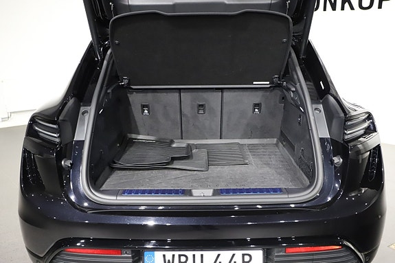 Porsche Macan Turbo 24 of 24