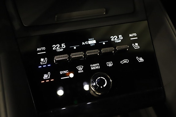 Porsche Macan Turbo 17 of 24