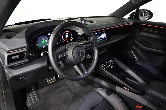 Porsche Macan Turbo 22 of 24