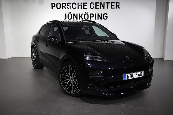 Porsche Macan Turbo 7 of 24