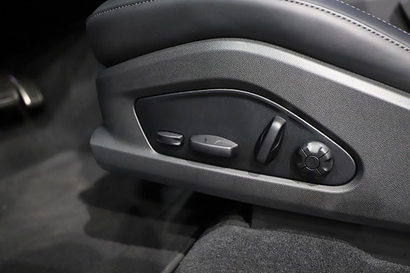 Porsche Macan Turbo 12 of 24