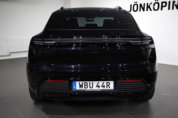 Porsche Macan Turbo 4 of 24