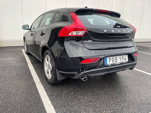 Volvo V40 2 of 11