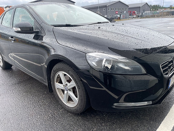 Volvo V40 9 of 11