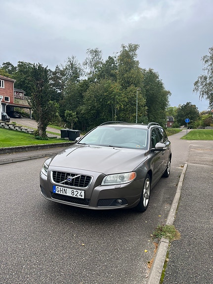 Volvo V70 4 of 5