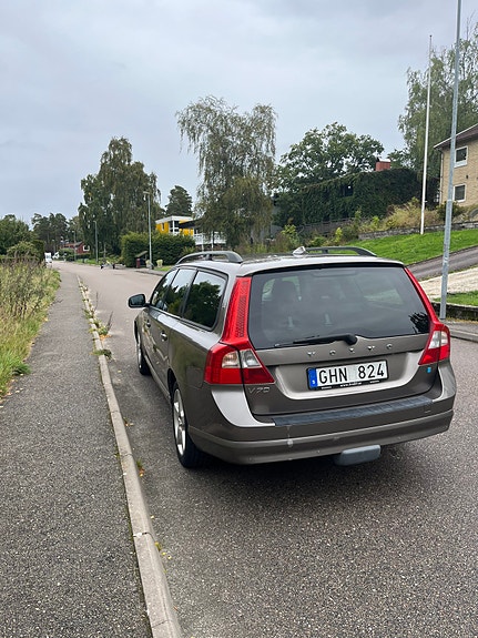 Volvo V70 3 of 5