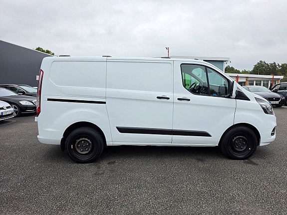 Ford Transit Custom 2 of 27