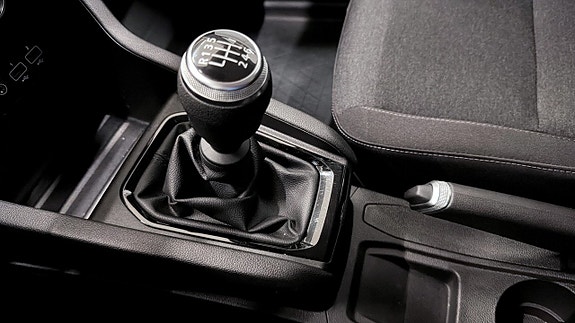Renault Clio 19 of 22