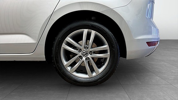 Volkswagen Touran 6 of 24