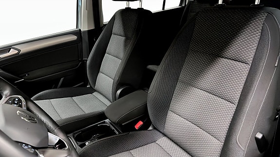 Volkswagen Touran 8 of 24