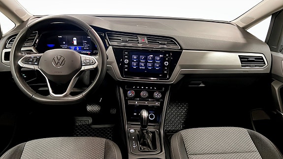 Volkswagen Touran 10 of 24