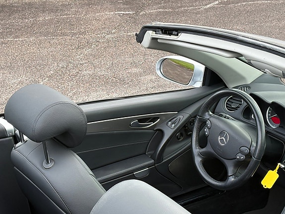Mercedes-Benz SL350 16 of 25