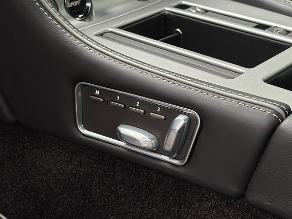 Aston Martin DB9 19 of 25