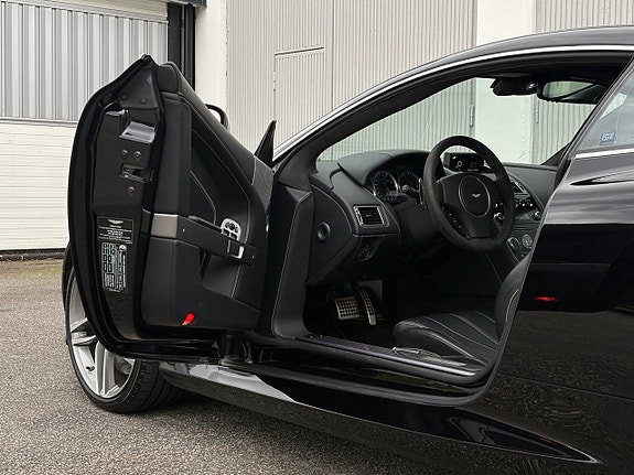 Aston Martin DB9 8 of 25