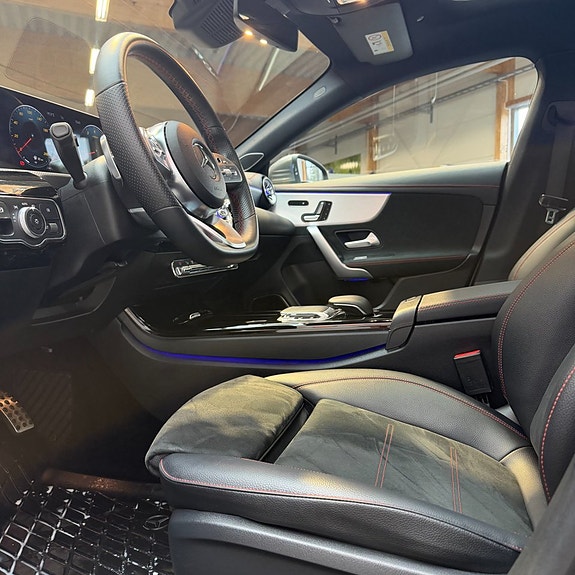 Mercedes-Benz CLA250 6 of 11