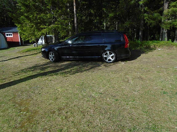 Volvo V70 2 of 9