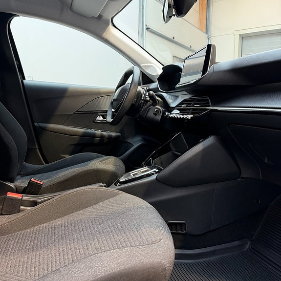 Peugeot 208 11 of 12