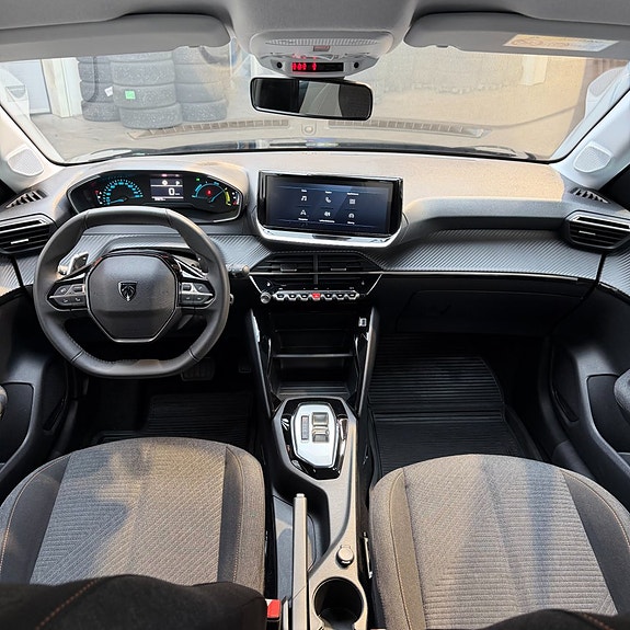 Peugeot 208 9 of 12