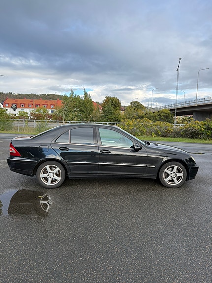 Mercedes-Benz C180 4 of 13