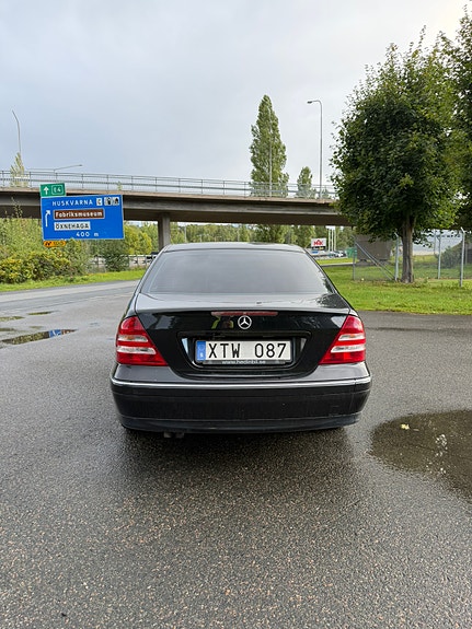 Mercedes-Benz C180 5 of 13