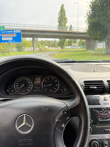 Mercedes-Benz C180 8 of 13