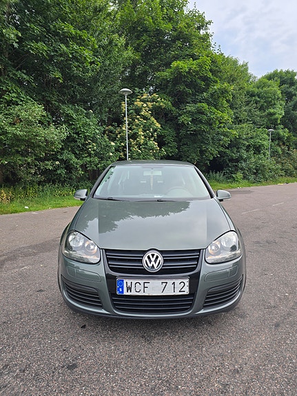 Volkswagen Golf V 2 of 6