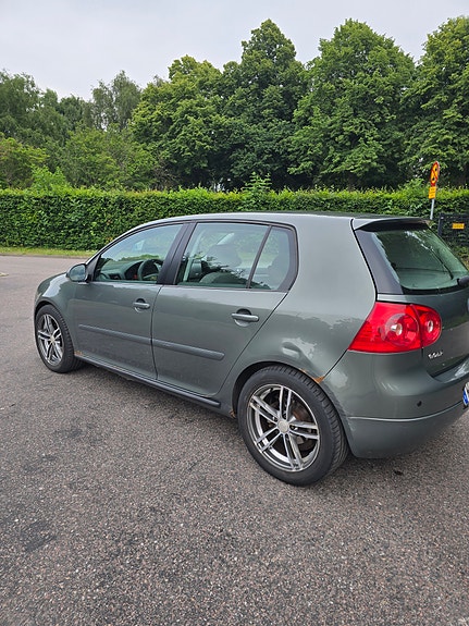 Volkswagen Golf V 6 of 6
