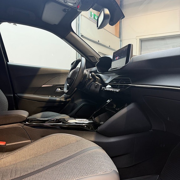 Peugeot 2008 11 of 12