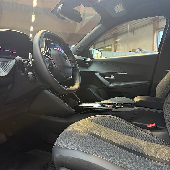 Peugeot 2008 8 of 12