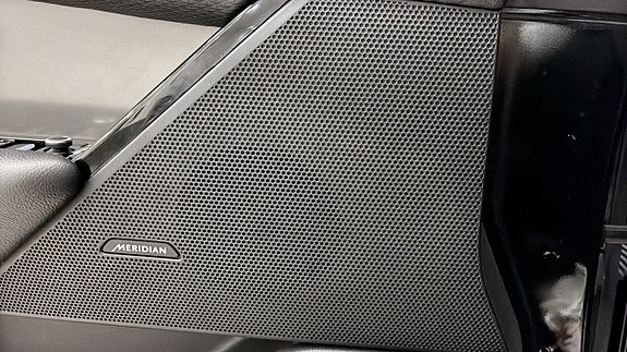 Land Rover Range Rover Velar 15 of 20