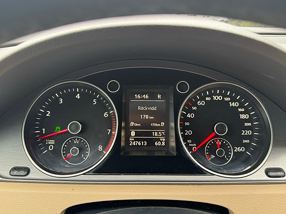 Volkswagen Passat 9 of 9