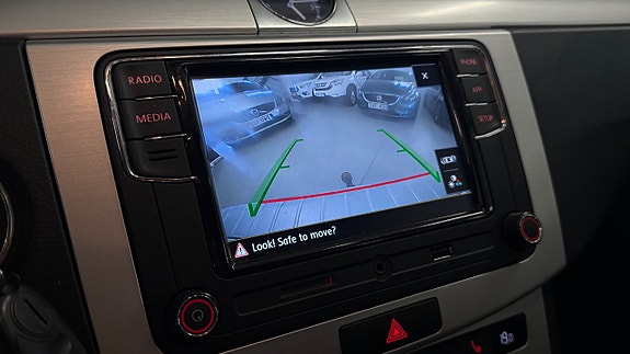 Volkswagen Passat Alltrack 17 of 26