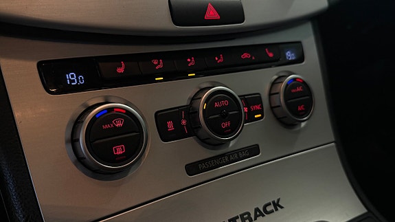 Volkswagen Passat Alltrack 14 of 26